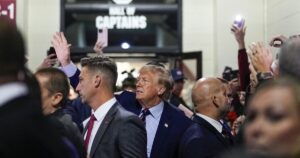 trump-met-with-mix-of-cheers-and-boos-at-south-carolina-clemson-game
