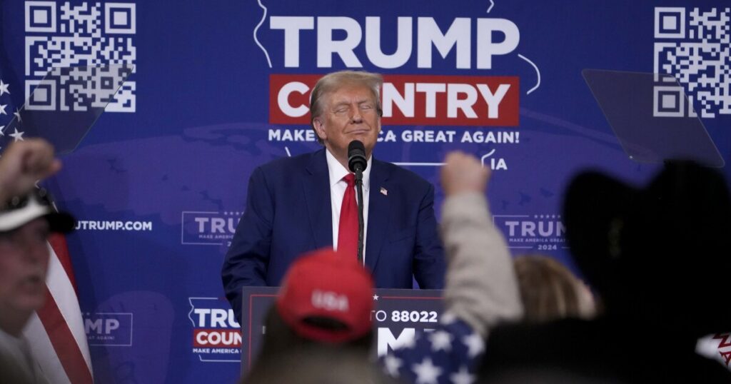 chris-christie-says-donald-trump’s-rhetoric-enables-antisemitism