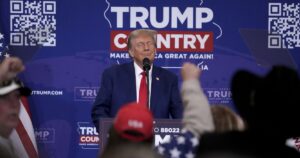 chris-christie-says-donald-trump’s-rhetoric-enables-antisemitism