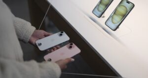 police-issue-warning-of-new-iphone-‘namedrop’-feature-over-privacy-concerns