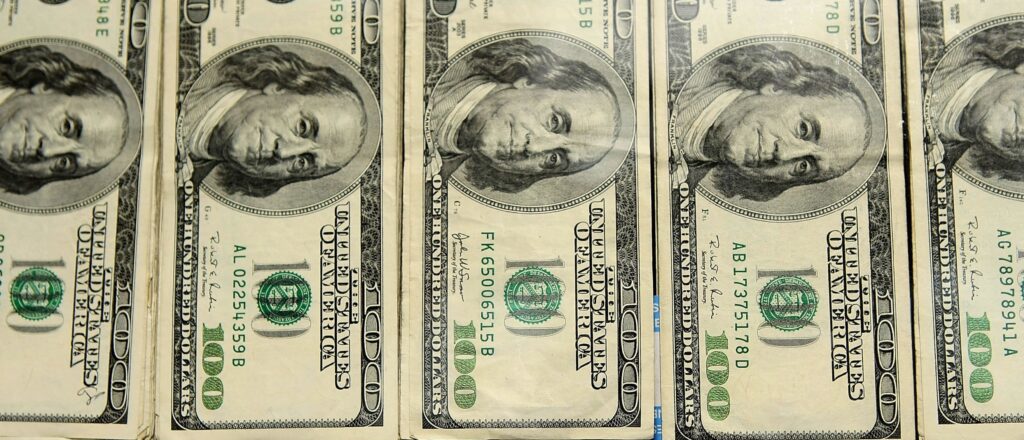 report:-woman-allegedly-tried-to-eat-fake-bills-rejected-at-walmart-during-arrest