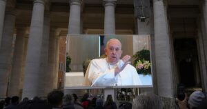 pope-francis-will-not-go-to-climate-conference-on-doctor’s-orders