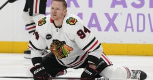 blackhawks-place-corey-perry-on-waivers-citing-‘unacceptable’-behavior