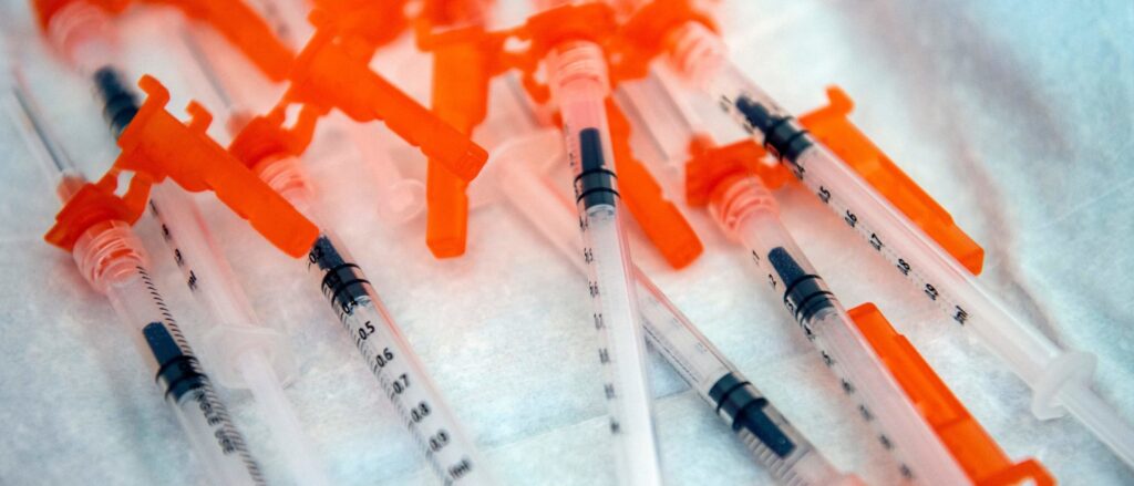 woman-allegedly-stabs-boyfriend-in-eye-with-‘rabies-needles’