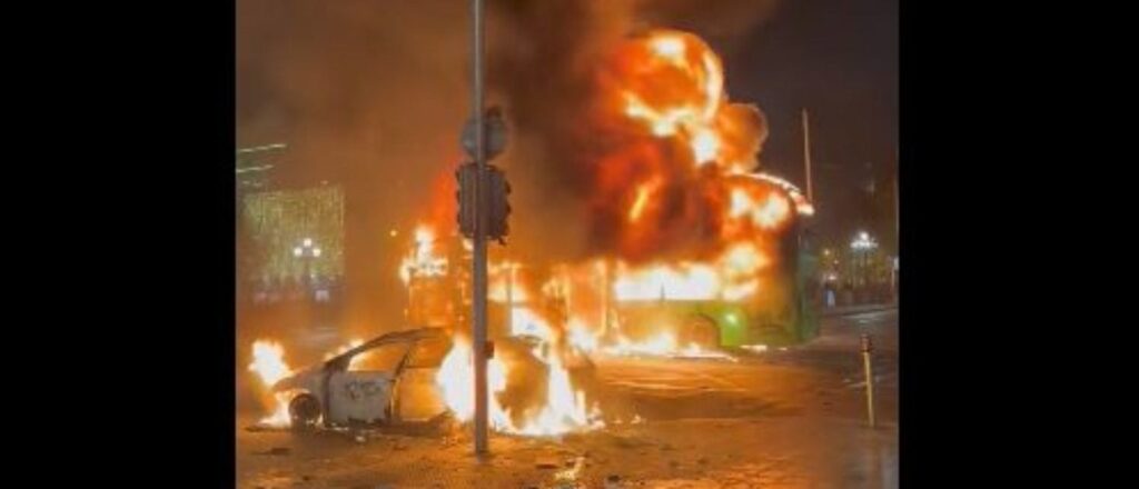 fact-check:-image-claims-to-show-irish-military-responding-to-riots