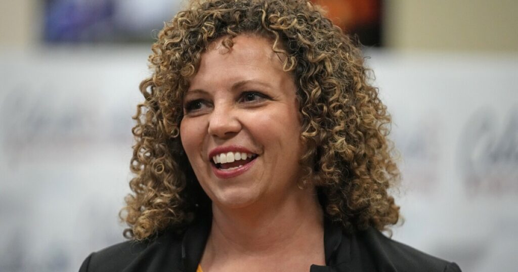 utah-rep.-celeste-maloy-sworn-into-congress,-bringing-house-back-to-full-capacity-—-for-now
