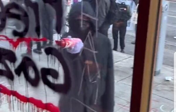pro-palestinian-antifa-militants-harass-customers-at-starbucks-in-seattle-(video)