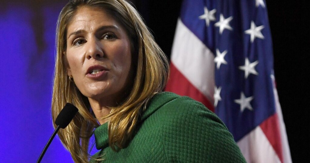 democrats-choose-replacement-for-dean-phillips’s-house-leadership-position