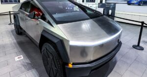 live:-tesla-finally-delivers-the-cybertruck