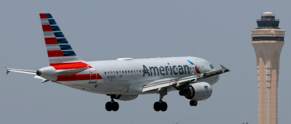 girl’s-family-alleges-flight-attendant-taped-iphone-to-toilet-seat-to-record-their-daughter