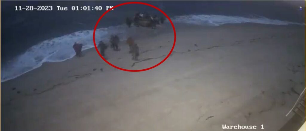 video-allegedly-shows-boat-packed-with-illegal-immigrants-make-landfall-on-malibu-beach