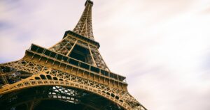 man-attacks-tourists-near-eiffel-tower,-killing-one-and-injuring-two-others