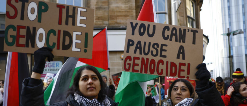 ‘we-charge-you-with-genocide’:-pro-palestinian-mob-targets-israeli-falafel-shop-in-blue-city