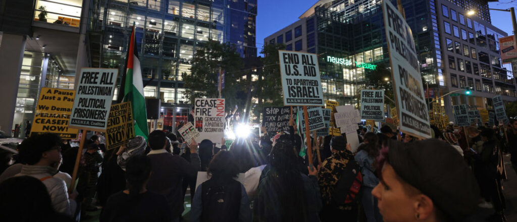 fact-check:-x-video-makes-false-claim-about-protestors,-christmas-tree-at-rockefeller-center