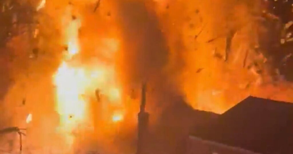 breaking:-massive-explosion-at-virginia-home-as-police-execute-search-warrant-in-response-to-flare-gun-blasts-(video)-|-the-gateway-pundit-|-by-jordan-conradson