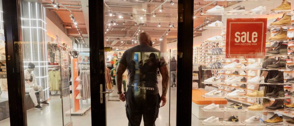 fact-check:-viral-x-video-does-not-show-black-friday-shoppers