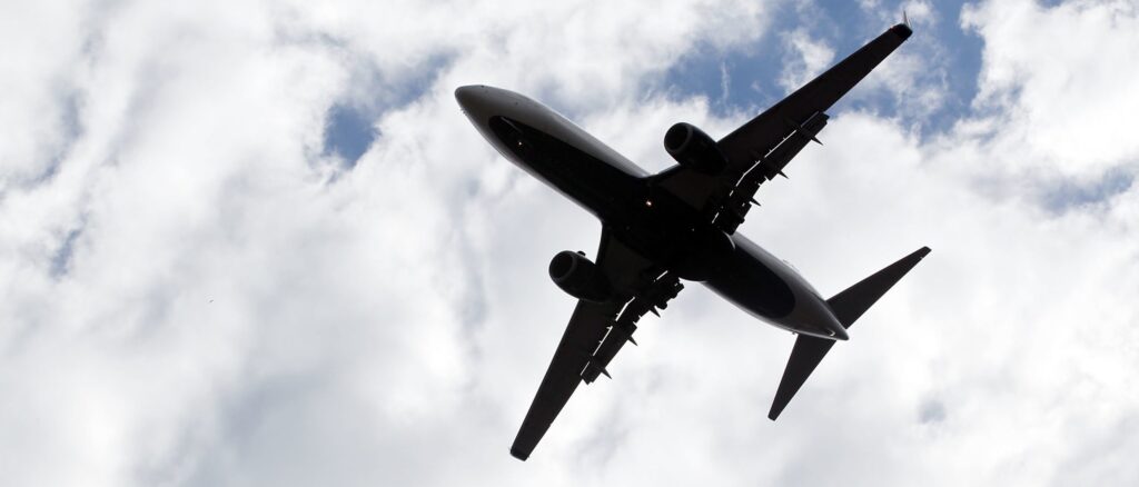 jury-charges-off-duty-pilot-for-allegedly-attempting-to-shut-down-jet’s-engines-mid-flight