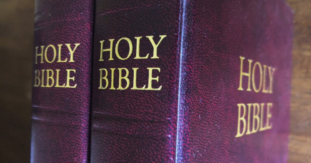 local-florida-school-district-votes-to-keep-bible-in-libraries