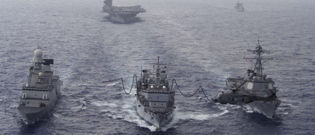 us-warship-comes-to-aid-of-merchant-vessel-battling-fire-after-houthi-attack