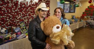 brad-paisley-and-wife-open-christmas-store-for-families-in-need