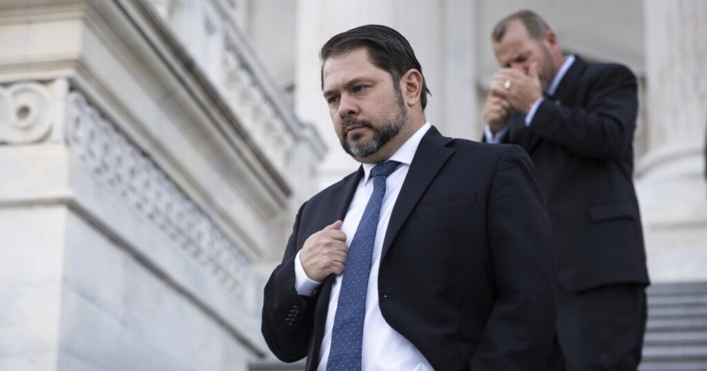 gallego-hit-for-staying-silent-on-harvard-president’s-response-to-antisemitism