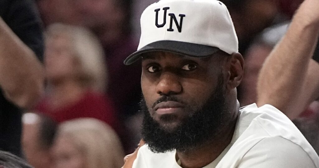 lebron-james-benches-himself-during-national-anthem-at-son’s-college-debut