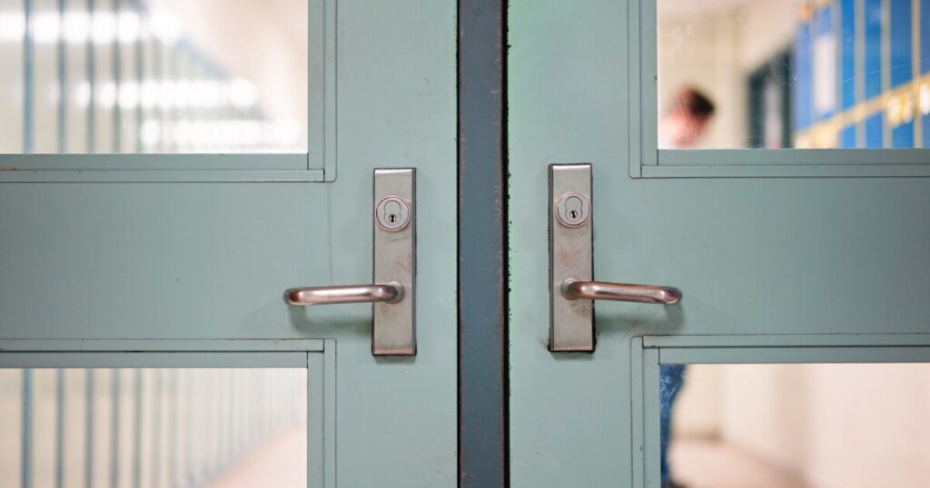 florida-senate-committee-advances-deregulation-bills-for-school-districts