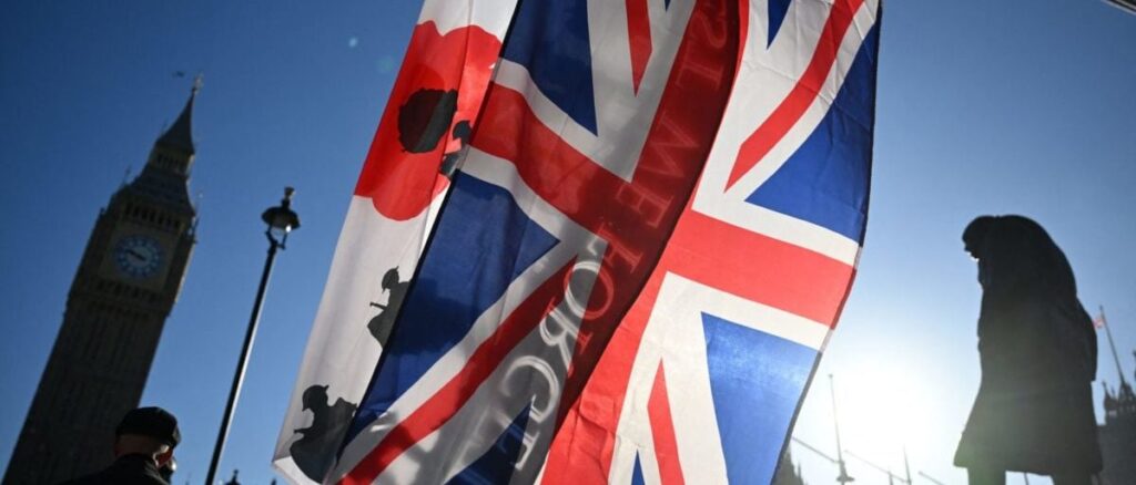 fact-check:-are-signs-in-england-including-arabic-text?