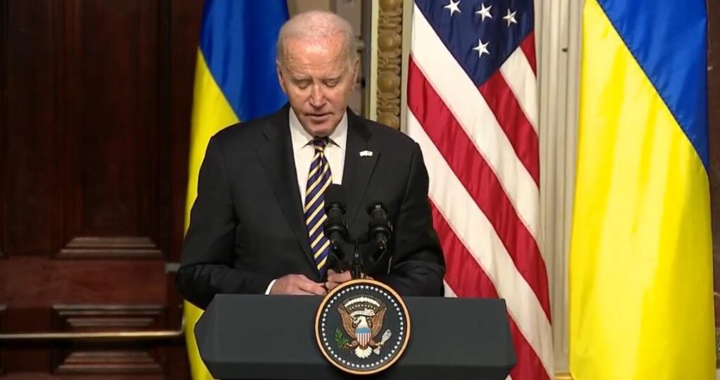 he’s-shot:-a-confused-joe-biden-reads-answer-to-reporter’s-question-directly-from-script-(video)