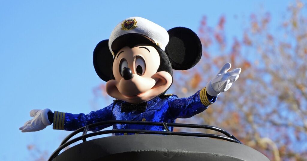 mickey-mouse-and-a-couple-of-his-friends-set-to-become-public-domain-next-year