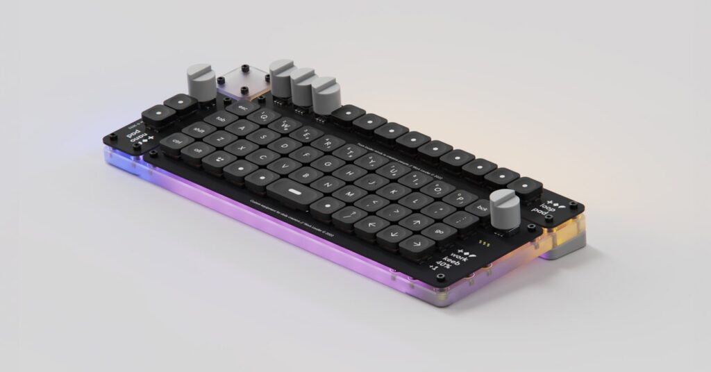 this-unique-mechanical-keyboard-is-fine-tuned-for-photo-and-video-creators