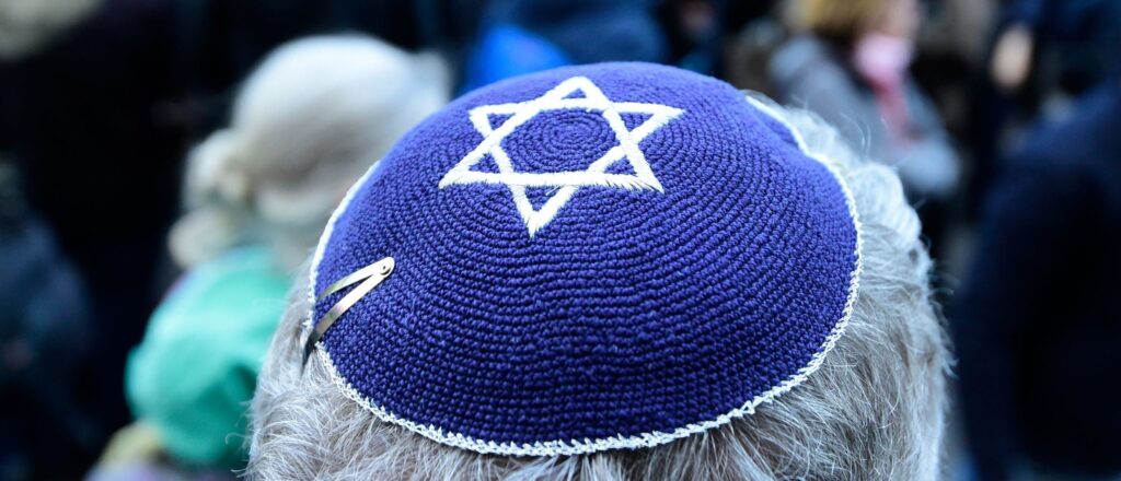 teen-who-threatened-to-shoot-up-synagogue-ordered-to-write-book-report-on-hero-who-saved-jews