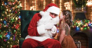 mother-supports-daughter-not-sitting-on-santa’s-lap:-‘santa’s-lap-is-very-antiquated’