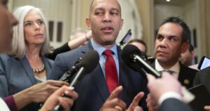 house-democrats-on-track-to-beat-republicans-in-2023-fundraising-with-majority-at-stake