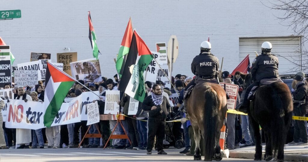 biden-confronted-by-protesters-in-milwaukee:-‘he-will-not-win-wisconsin-without-our-votes’