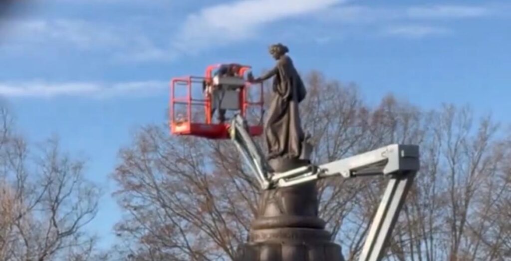 just-in:-trump-appointed-judge-halts-removal-of-confederate-memorial-at-arlington-cemetery