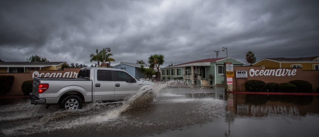 insane-videos-show-mass-flash-flooding-in-us-state-just-in-time-for-christmas