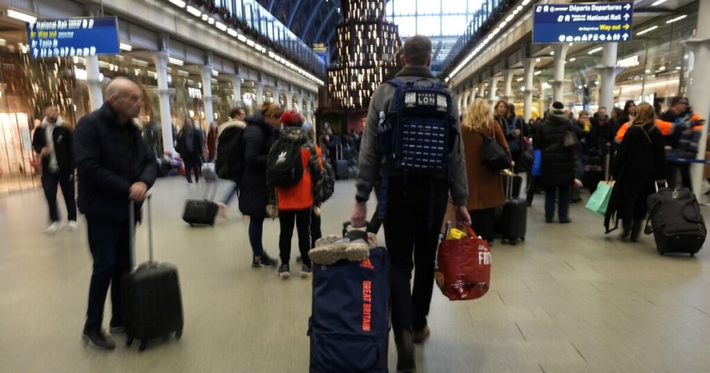 busiest-holiday-travel-season-in-years-is-off-to-a-smooth-start-with-few-airport-delays