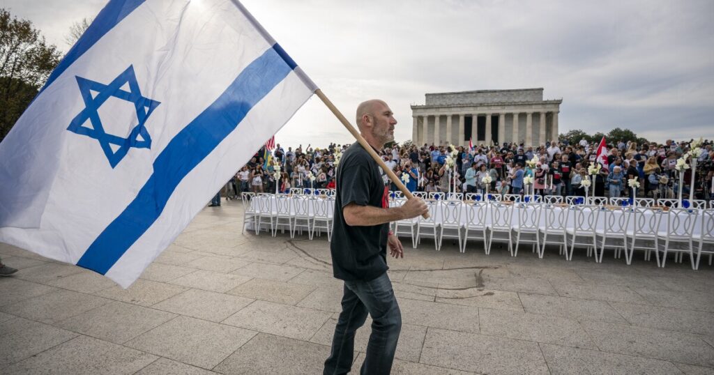 pro-hamas-graffiti-smeared-at-lincoln-memorial-blamed-on-police-cuts