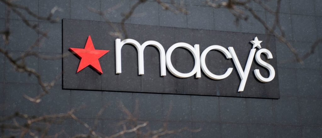 macy’s-allows-customers-to-choose-santa’s-race-for-customized-christmas-celebration