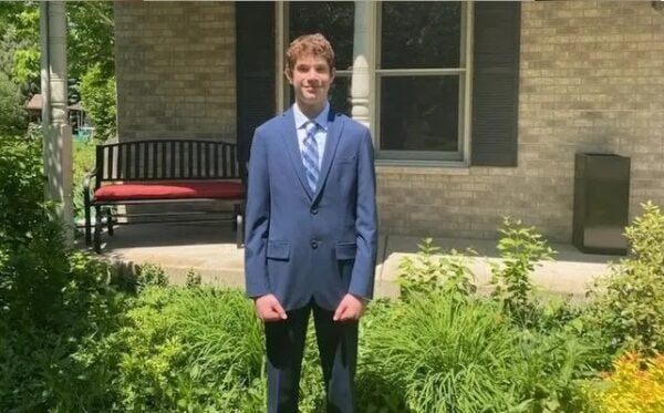 high-school-freshman,-14,-dies-after-having-stroke-during-swim-practice