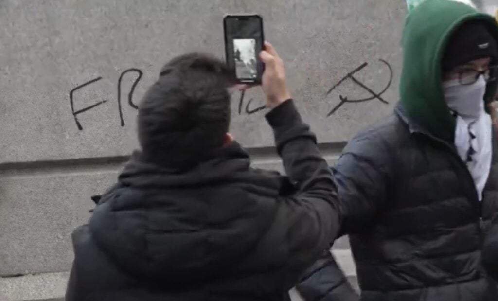 pro-palestinian-protesters-in-new-york-city-vandalize-abe-lincoln-statue-with-communist-symbol