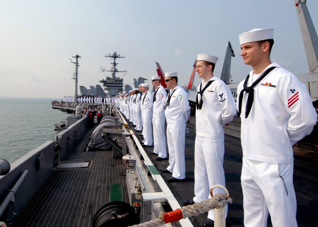 us-navy-to-begin-allowing-recruits-use-of-personal-cellphones-in-basic-training