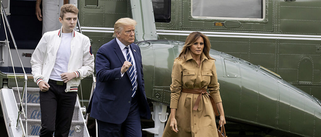 barron-trump-towers-over-his-family-in-eye-catching-christmas-photo-at-mar-a-lago