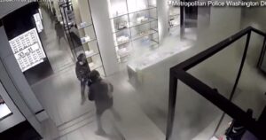 video-shows-fire-extinguisher-aided-robbery-of-high-end-store,-police-ask-public-for-help