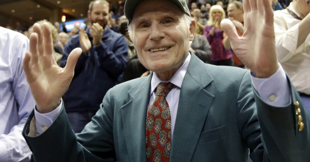 biden-pays-tribute-to-late-former-sen.-herb-kohl:-‘one-of-the-finest-people-i’ve-served-with’