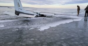 122-fishermen-rescued-from-broken-ice-sheet-on-minnesota-lake