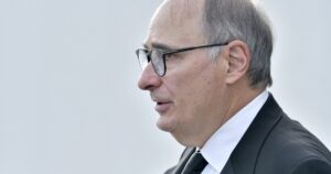 david-axelrod-warns-barring-trump-from-2024-ballot-will-‘tear-the-country-apart’