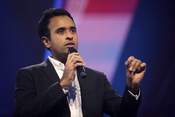 vivek-ramaswamy-blasts-cnn-for-‘egregious-interference-with-the-iowa-gop-caucus’