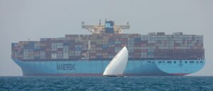 shipping-giant-halts-commerce-in-red-sea-despite-us-navy-defending-against-houthi-attacks